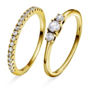 bVmjguOap8WBsbMuVUf8m8Iml.jpg Tidløs og trendy 2-i-1 ring i forgylt sølv dekorert med glitrende zirkonia. Ringene er flotte i sammen eller sammen med andre ringer. Finnes også i rhodinert sølv., størrelse 54